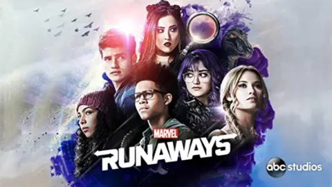 Runaways adem&aacute;s cuenta con una de las mejores representaciones LGBT del g&eacute;nero de superh&eacute;roes. / Disney Plus