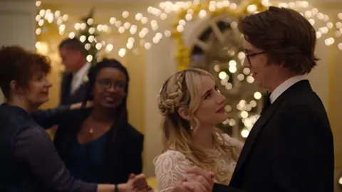 Algunas opiniones en IMDB indican que About Fate es una cinta pobre para el talento de Emma Roberts. / Prime Video