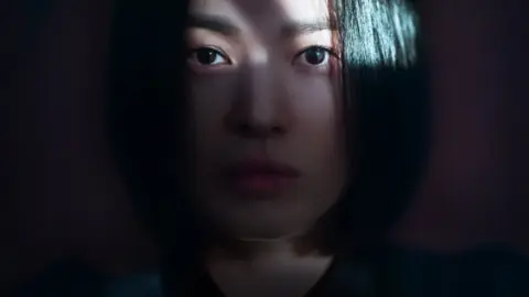 Song Hye-kyo protagoniza La Gloria. / Netflix