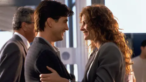 Julia Roberts y  Dermot Mulroney en My best friend's wedding. / Filmin