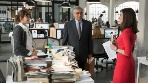 Pasante de moda tiene 59% de aprobaci&oacute;n en Rotten Tomatoes. / HBO Max