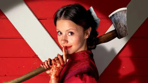 Mia Goth la protagonista de Pearl y X es la nueva reina del slasher y alza la voz por el reconocimiento de este genero en las premiaciones como los Oscar / IMDb