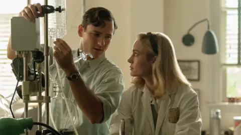 Brie Larson en Lessons in Chemestry. / Apple TV