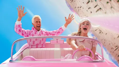 Nuevo tr&aacute;iler de Barbie aumenta la emoci&oacute;n / Warner Bros