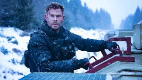 Chris Hemsworth regresa para Mision rescate 2. / Netflix