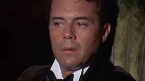 Fotograma de "La ca&iacute;da de los dioses", con Dirk Bogarde en primer  plano