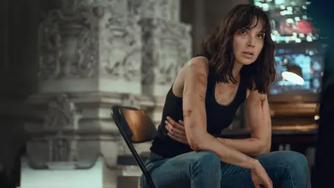 Gal Gadot en Agente Stone. / RRSS