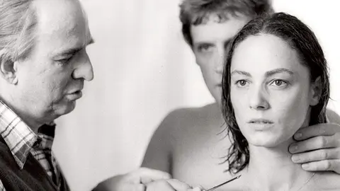 Fotograf&iacute;a del rodaje de "De la vida de las marionetas", con Bergman y los actores principales.