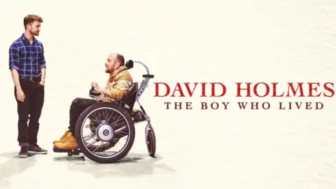 David Holmes, el chico que sobrevivi&oacute; finalmente est&aacute; disponible. / HBO Max