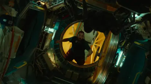 Adam Sandler protagoniza la nueva pel&iacute;cula en el espacio. / Netflix