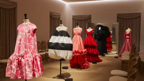 R&eacute;plicas de vestuario y material in&eacute;dito en un viaje inmersivo / Disney plus