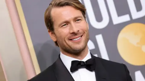 Glen Powell en la 80&ordf; edici&oacute;n de los Globos de Oro. / IMDb