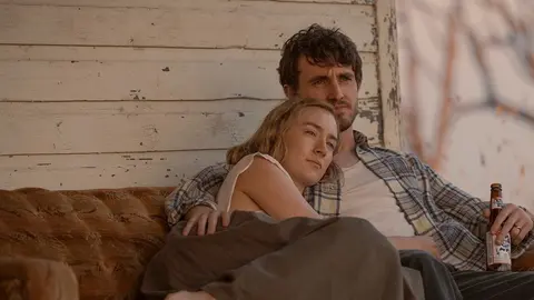 Paul Mescal y Saoirse Ronan en Intruso./ RR SS