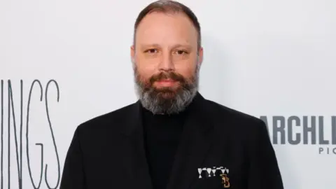 Yorgos Lanthimos en la premiere de Pobres criaturas. / IMDb
