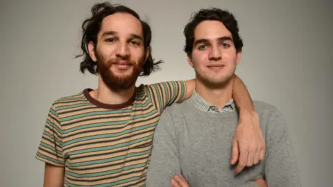 Los hermanos Safdies han tomado caminos separados para sus pr&oacute;ximos proyectos cinematogr&aacute;ficos. / IMDb