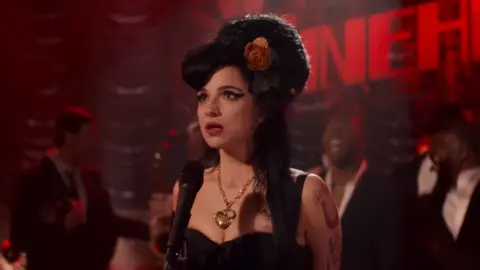 Marisa Abela como Amy Winehouse en el tr&aacute;iler de Back to Black. / One Media
