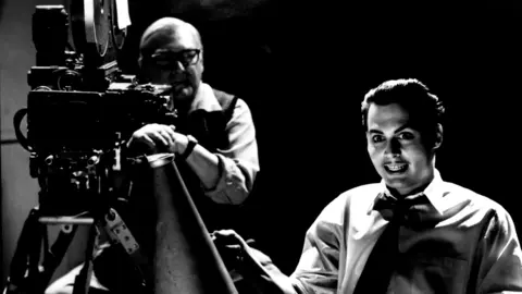 Johnny Depp y Norman Alden en Ed Wood (1994). / IMDb