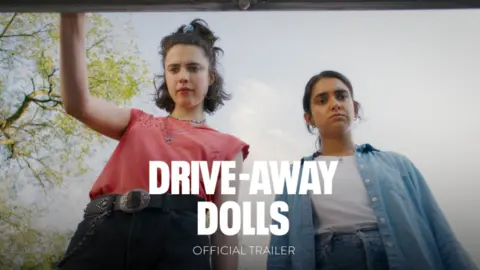 No te pierdas el nuevo tr&aacute;iler de Drive-Away Dolls. / Focus Features