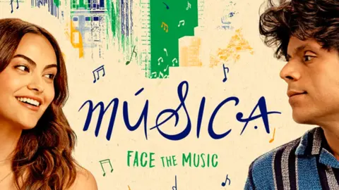Camila Mendes y Rudy Mancuso encuentran el amor en el primer tr&aacute;iler de M&uacute;sica.  / Prime Video