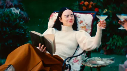 Pobres Criaturas sorprende con su llegada al streaming. / Disney Plus