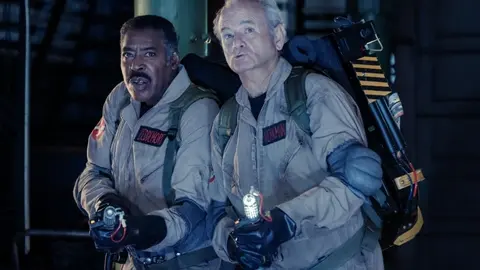 Ernie Hudson y Bill Murray en Cazafantasmas: Imperio helado. / IMDb