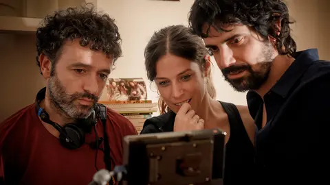 Rodrigo Sorogoyen en la filmaci&oacute;n de Los a&ntilde;os nuevos. / Movistar Plus+