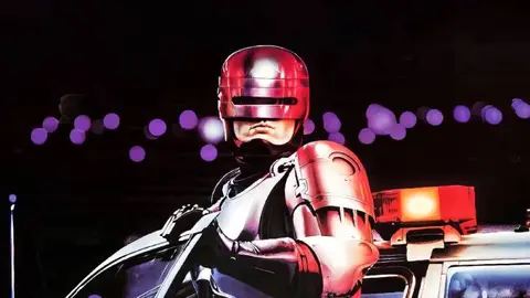La imagen promocional de la primera entrega de Robocop (1987). /  Filmin