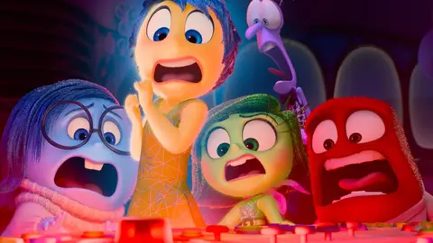 Im&aacute;genes de la pel&iacute;cula Del rev&eacute;s 2. / @Twitter