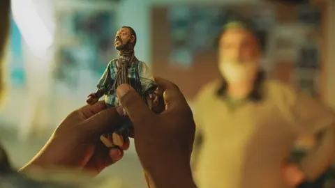 Una escena del documental La madre de todas las mentiras. /  Filmin