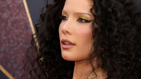 Halsey, cantante y actriz en la premiere de MaXXXine. / RR SS