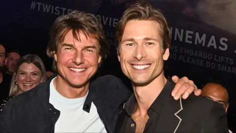 Tom Cruise y Glen Powell en la premiere de Twisters en Londres. / IMDb