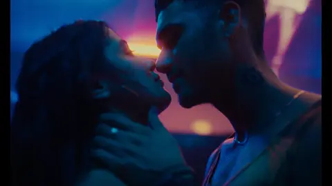 Laura Osma y Alejandro Speitzer en Sangre y gasolina. / Prime Video