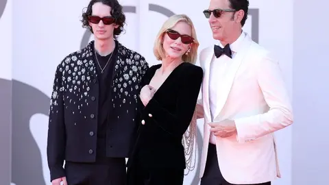 Elenco de la serie Observada en el Festival de Cine de Venecia. / IMDb