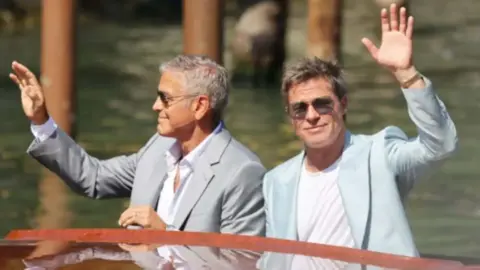 Brad Pitt y George Clooney en Venecia. / RRSS