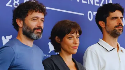 Rodrigo Sorogoyen, director; junto a Iria del Rio, actriz; y Francesco Carril, actor. / @labiennale.