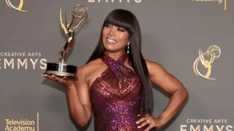Angela Basset, Emmy. / RRSS