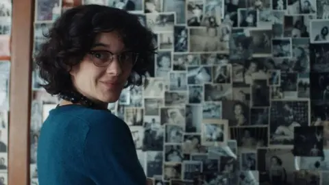 Marion Cotillard, protagonista de Little Blue Girl (2023). / Filmin