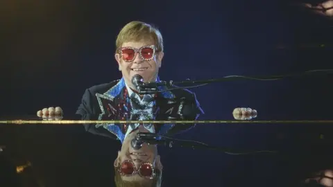 Elton John: Never Too Late, documental. / IMDb