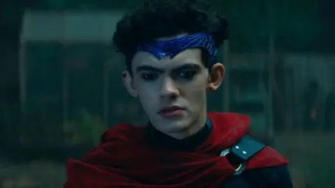 Joe Locke como Wiccan. / RRSS