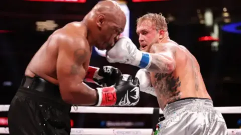 Mike Tyson vs. Jake Paul. / Netflix