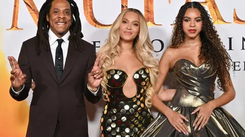 Jay Z, Beyoncé y Blue Ivy en la premiere de Mufasa. / RR SS