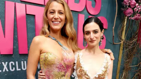 Jenny Slate y Blake Lively. / RRSS