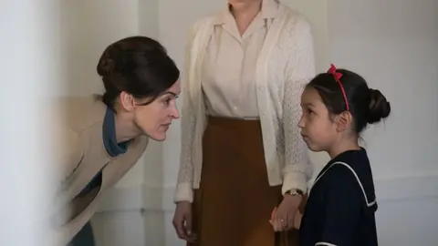 Una escena de la serie Little Bird. / Filmin