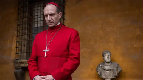 Ralph Fiennes en C&oacute;nclave. / RRSS
