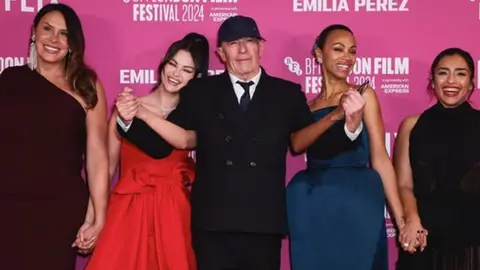 Karla Sof&iacute;a Gasc&oacute;n, Selena Gomez, Jacques Audiard, Zoe Salda&ntilde;a y Adriana Paz. /  @emiliaperezfilm.