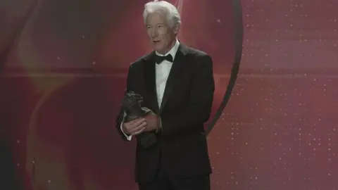 Richard Gere con su Goya. / RRSS.