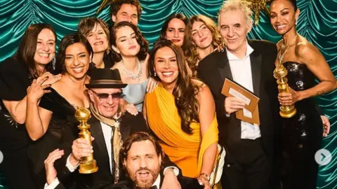 El equipo de Emilia P&eacute;rez en los Golden Globes. / @zoesaldana.