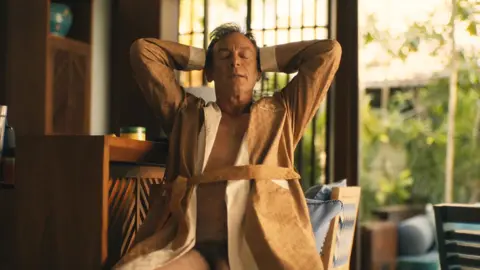 Jason Isaacs. / Max