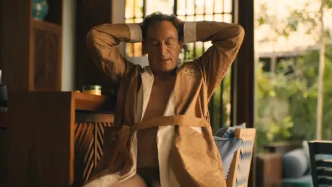 Jason Isaacs. / Max