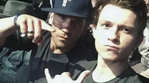 Jon Brnthal y Tom Holland. / RRSS